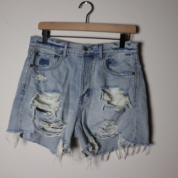 American Eagle Outfitters Pants - American Eagle 90s Boyfriend Mid-Length Distressed Denim Shorts Light Wash 6 28W